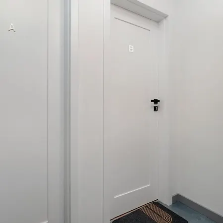 Cozy And Bright In By Renters * Poznań