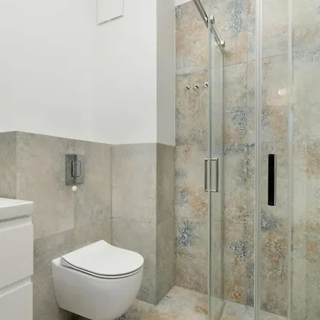 Cozy And Bright In By Renters