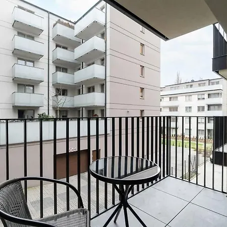 Cozy And Bright In By Renters